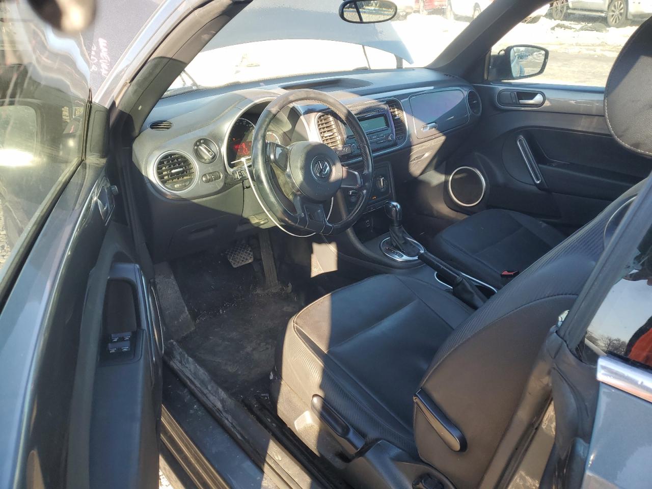 2013 Volkswagen Beetle - Image 8