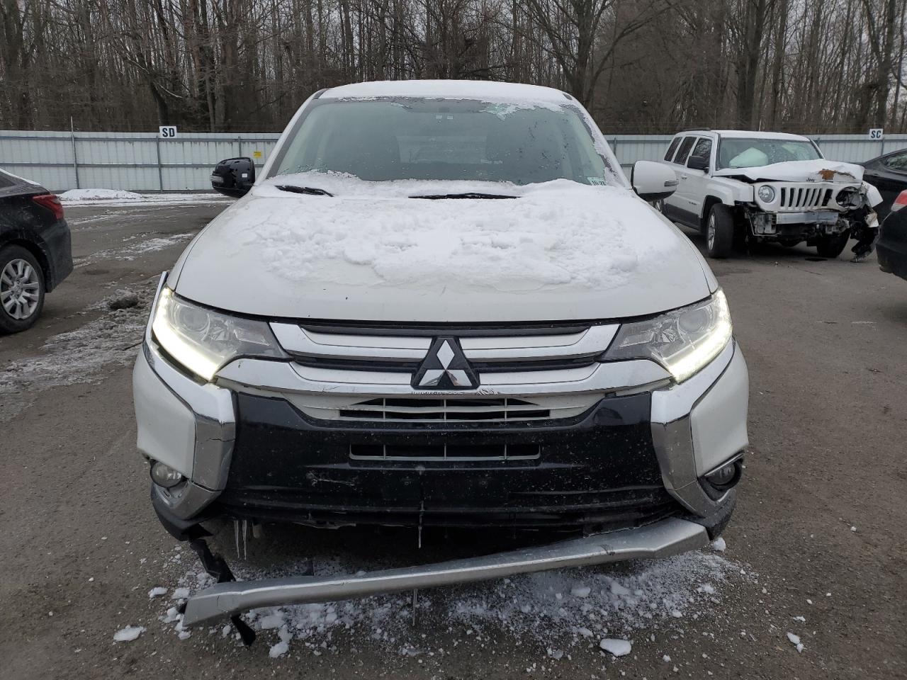 2018 Mitsubishi Outlander - Image 5