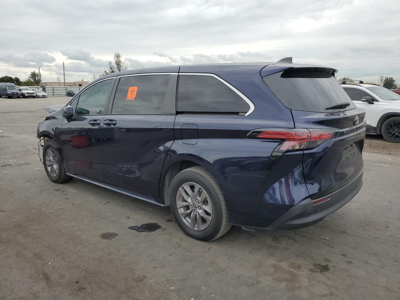 2022 Toyota Sienna - Image 2