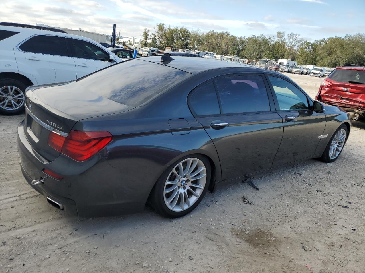 VIN WBAYE8C52DD132215 2013 BMW 7 SERIES no.3