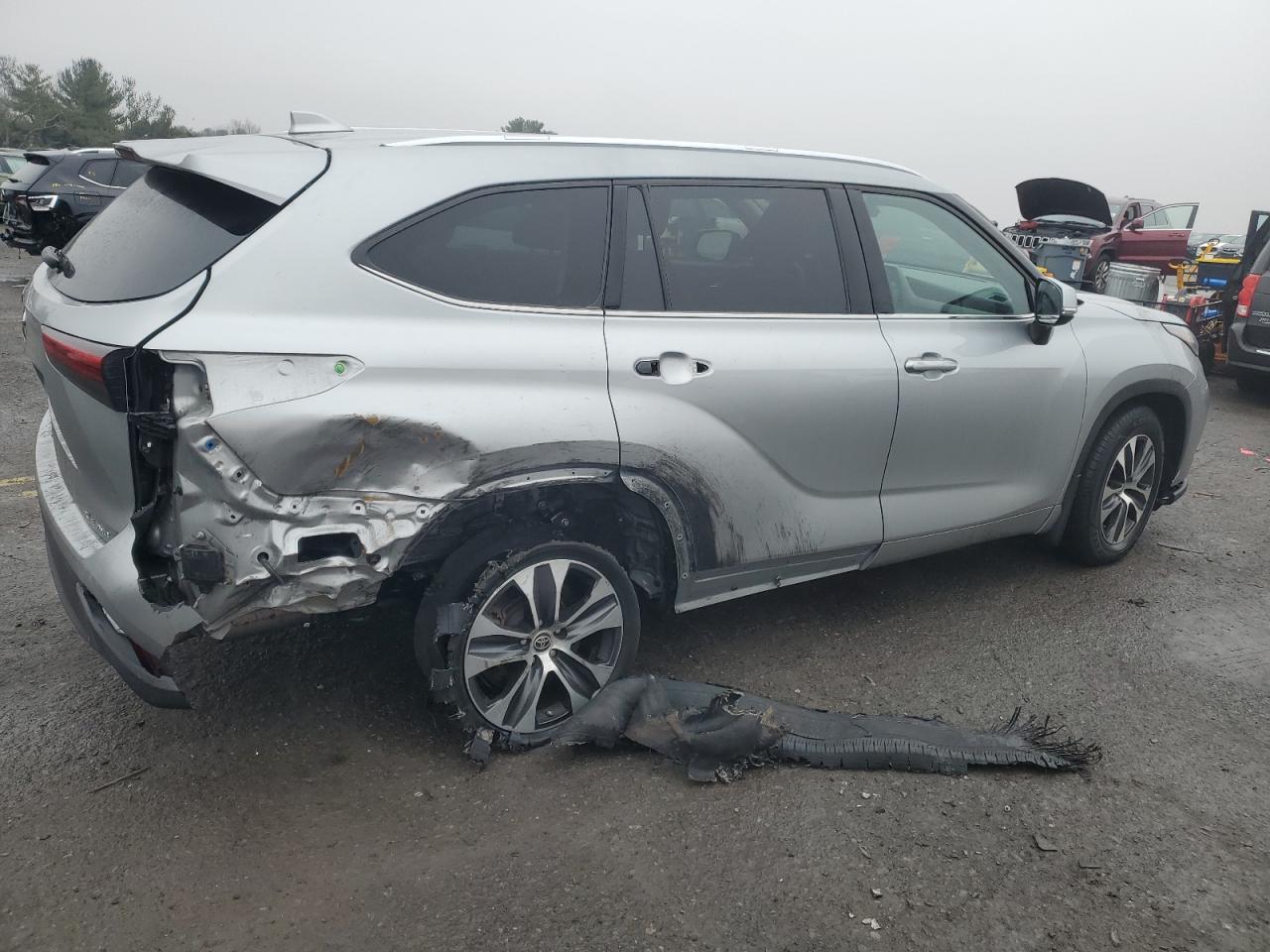 2021 Toyota Highlander - Image 3