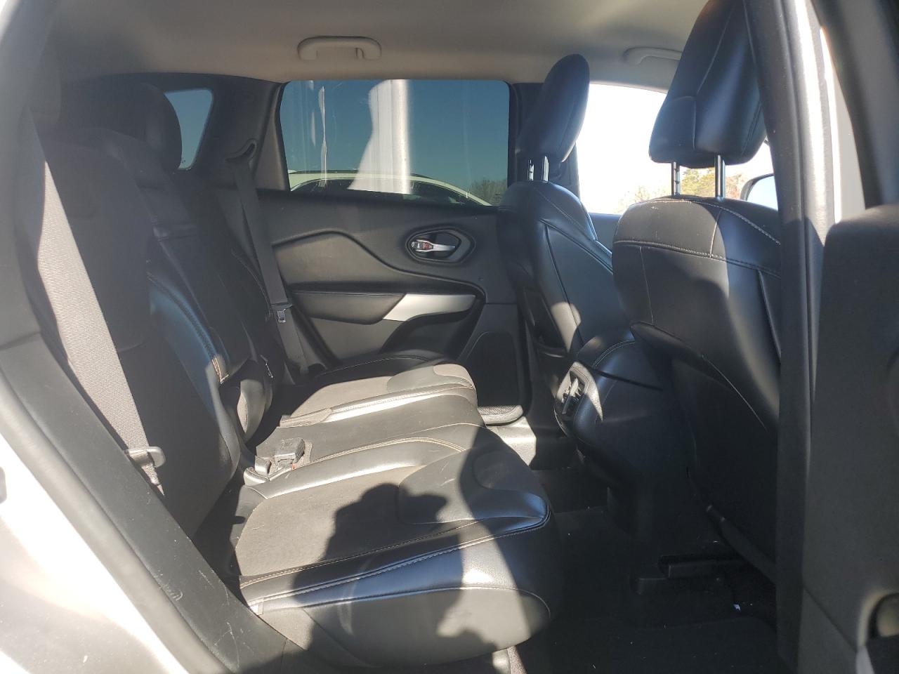 2018 Jeep Grand Cherokee - Image 11