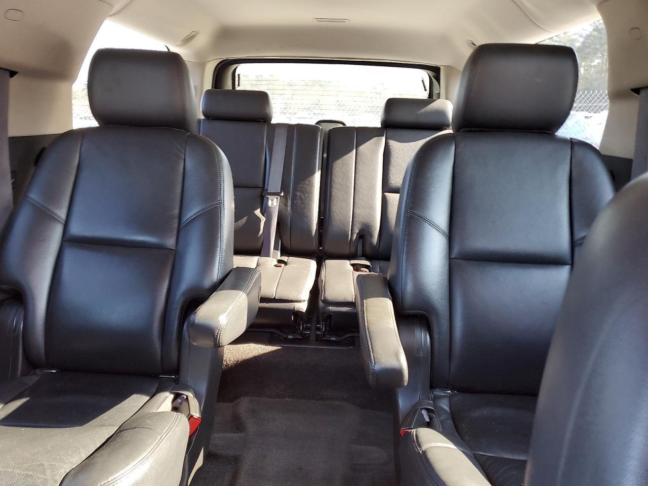 2011 Chevrolet Suburban - Image 10