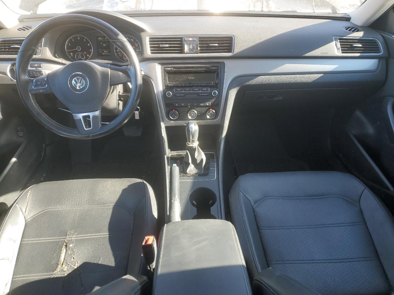 2014 Volkswagen Passat - Image 8