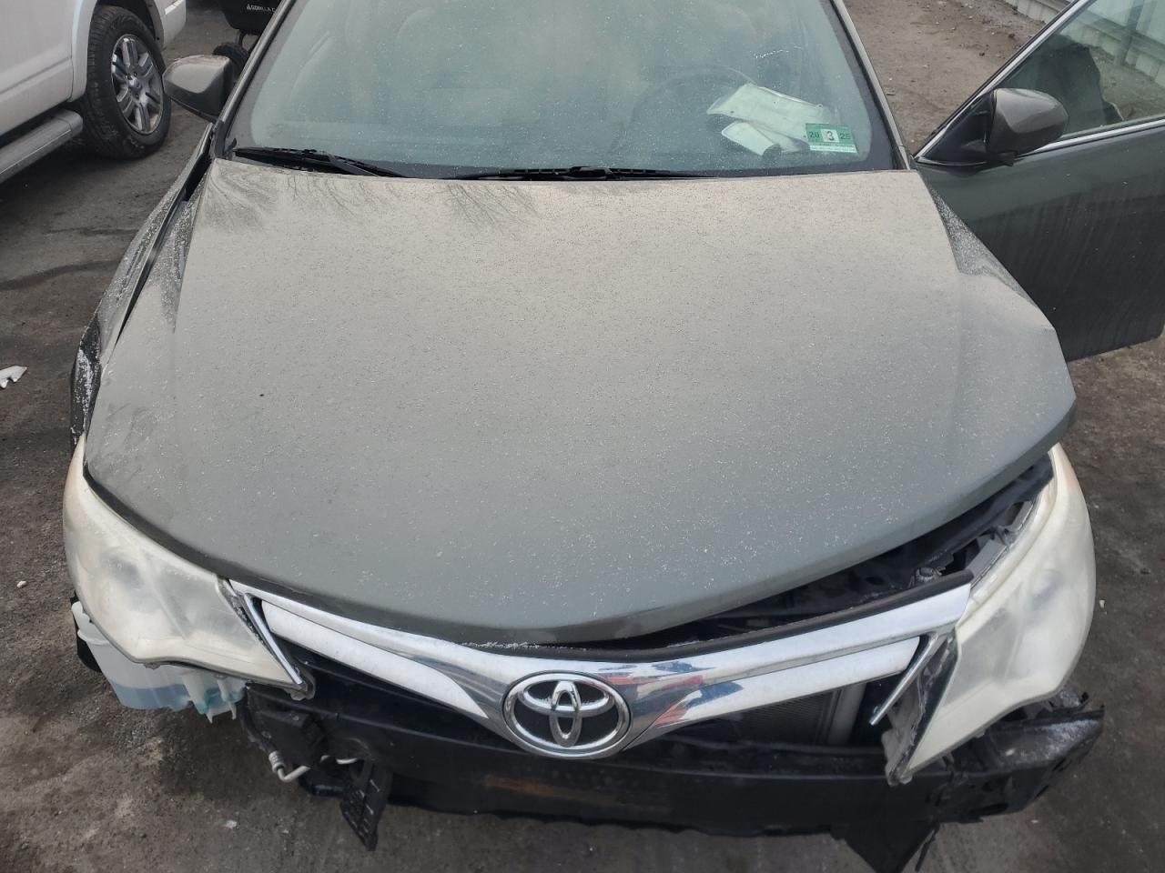 2014 Toyota Camry - Image 11