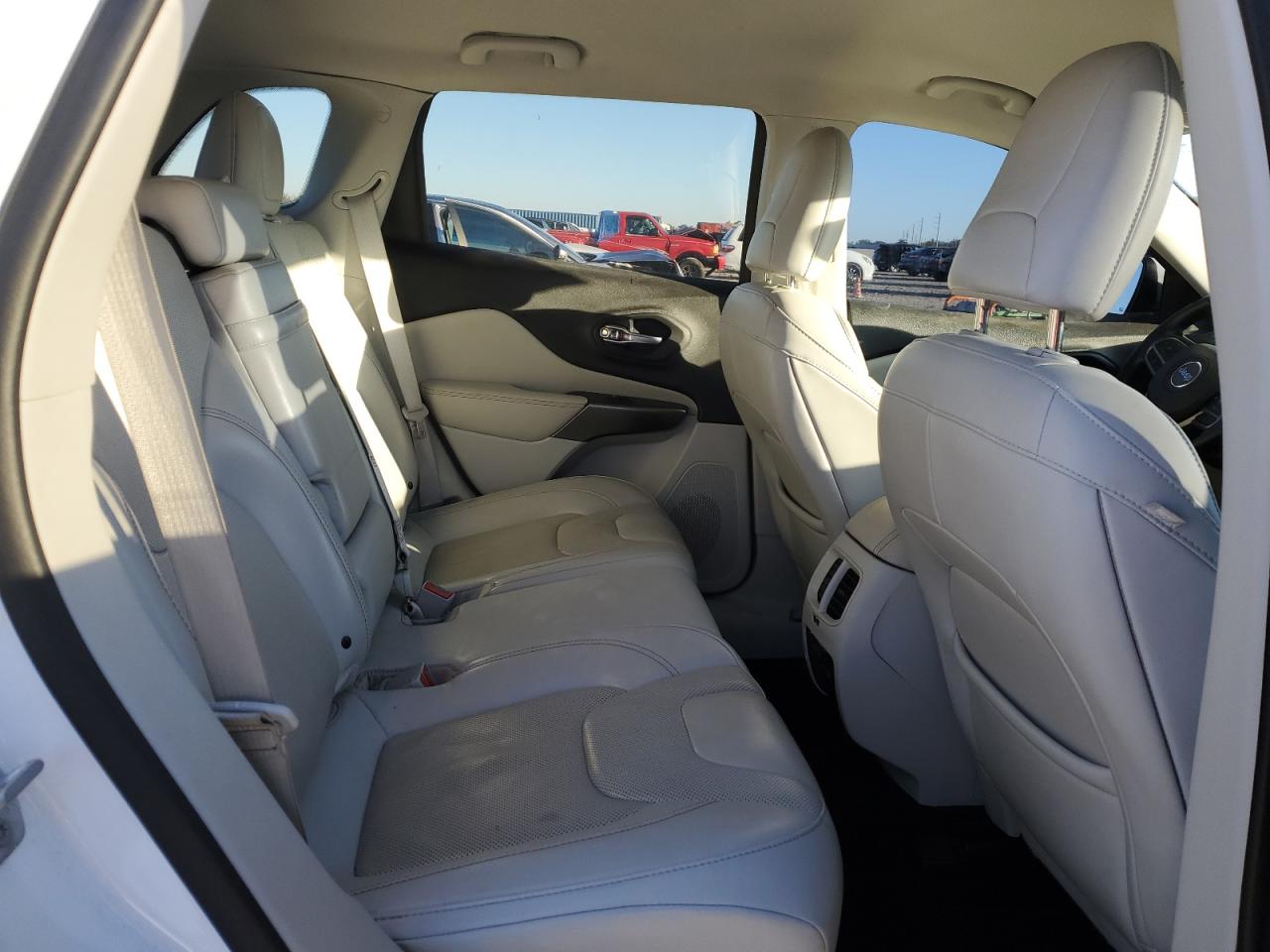 2019 Jeep Grand Cherokee - Image 11