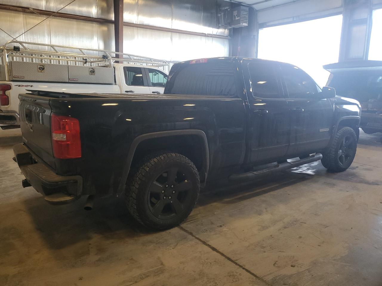 2017 GMC Sierra - Image 3
