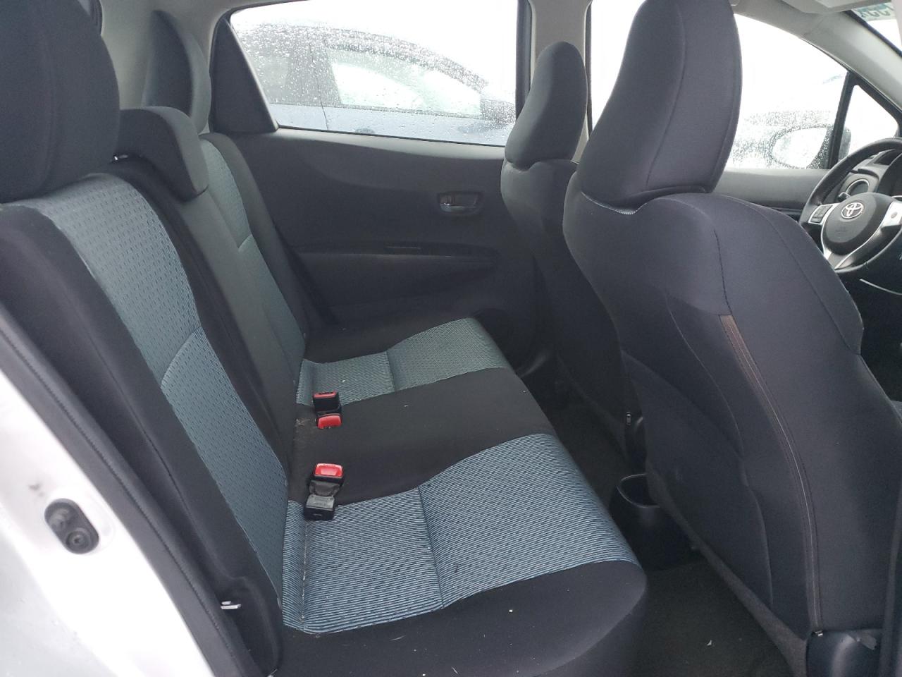 2012 Toyota Yaris - Image 10
