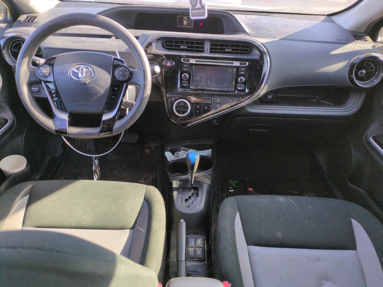 2018 Toyota Prius - Image 8