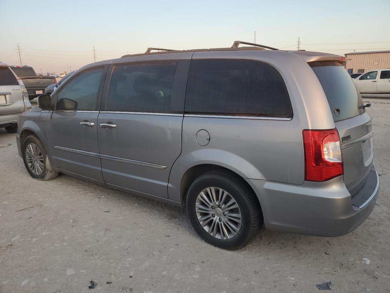 2013 Chrysler Town & Country - Image 2