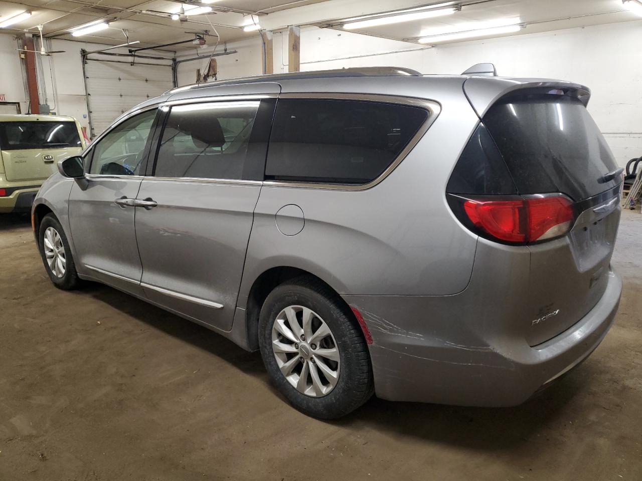 2018 Chrysler Pacifica - Image 2