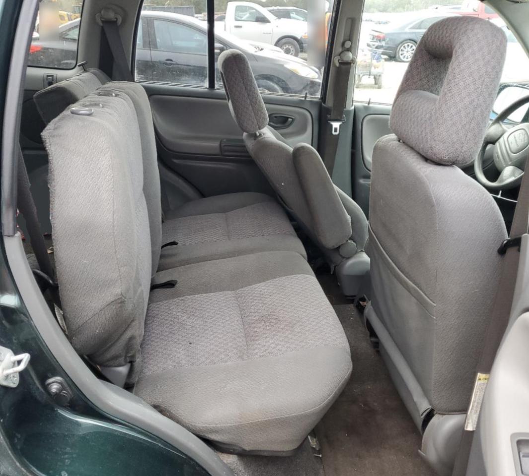 2003 Chevrolet Tracker - Image 10