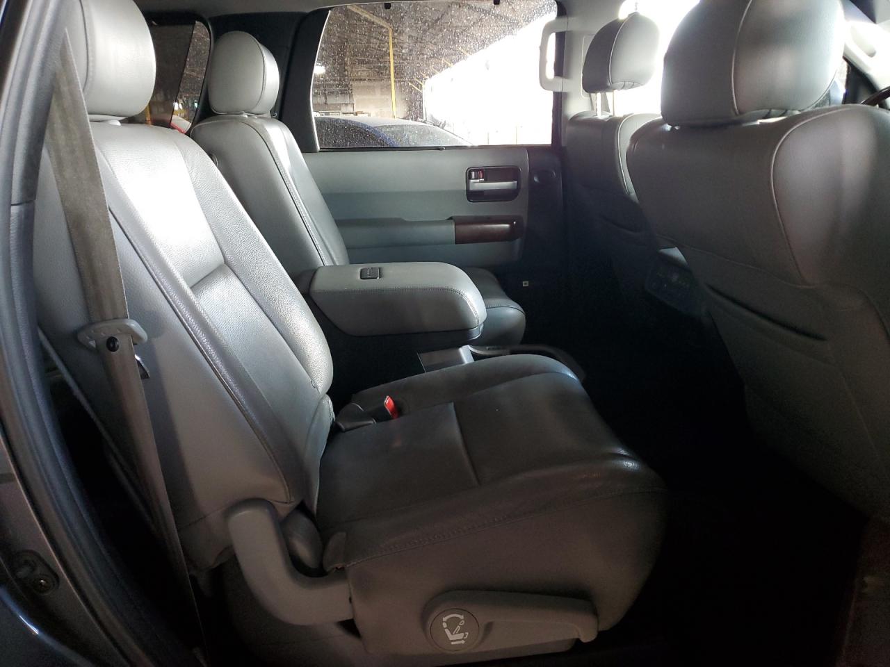 2014 Toyota Sequoia - Image 11