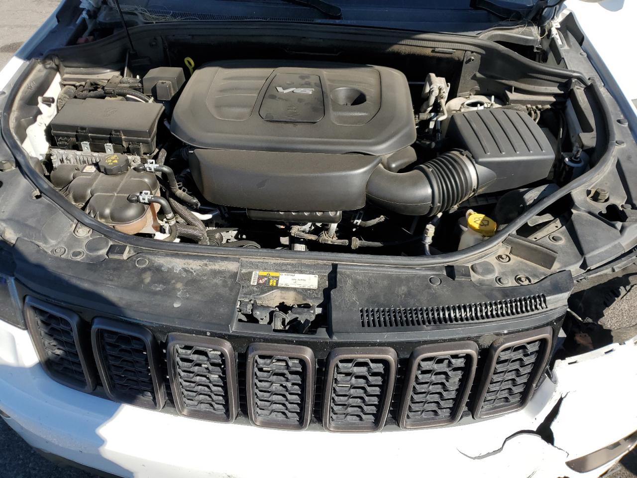 2016 Jeep Grand Cherokee - Image 12