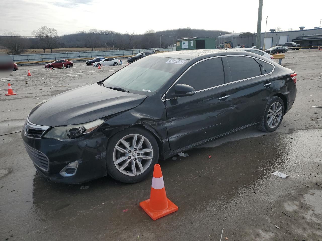 2013 Toyota Avalon - Image 1