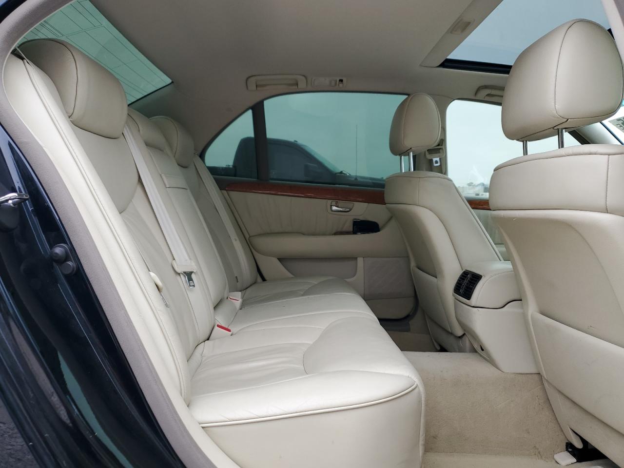 2002 Lexus LS - Image 10