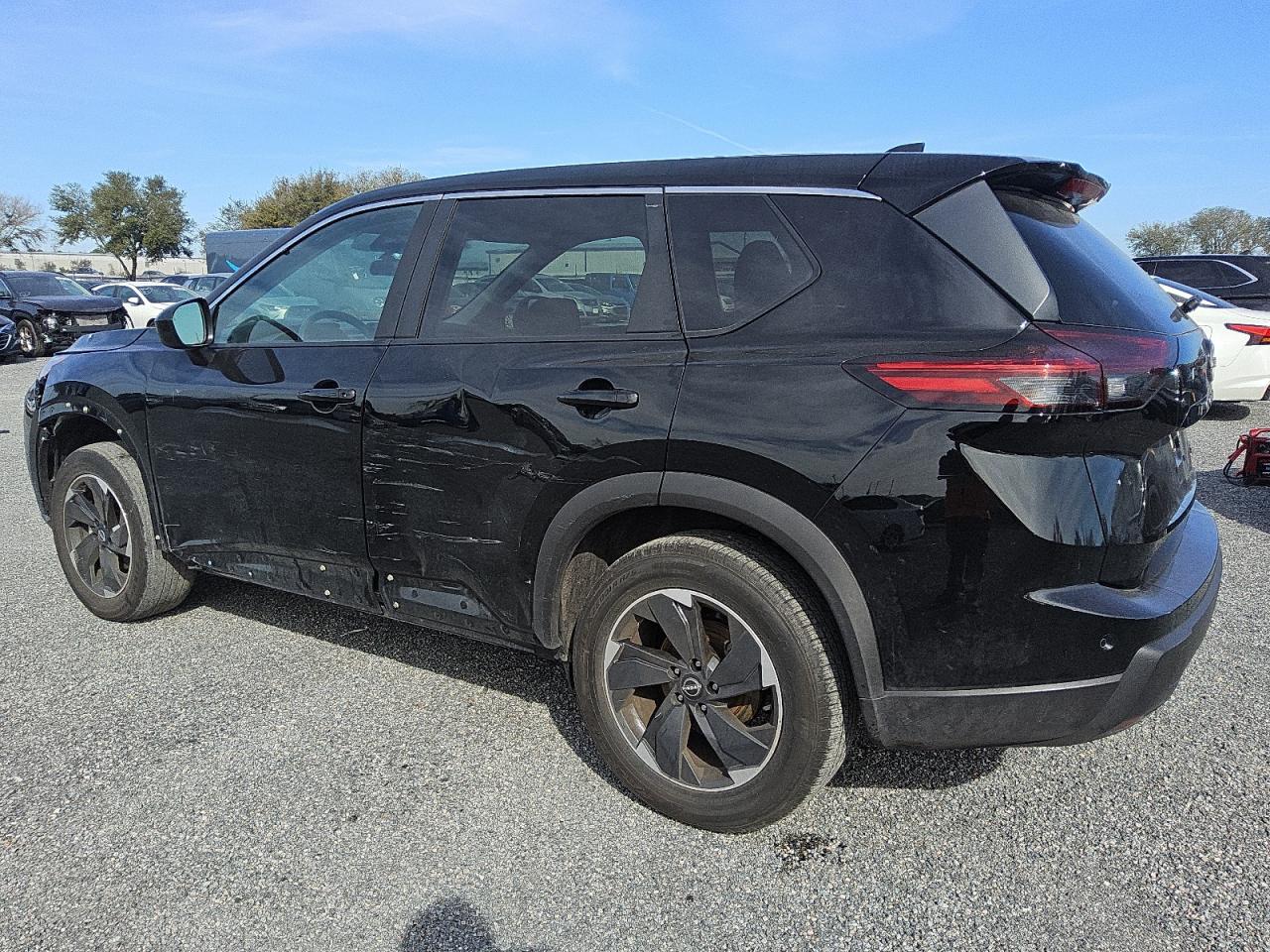 2024 Nissan Rogue - Image 2