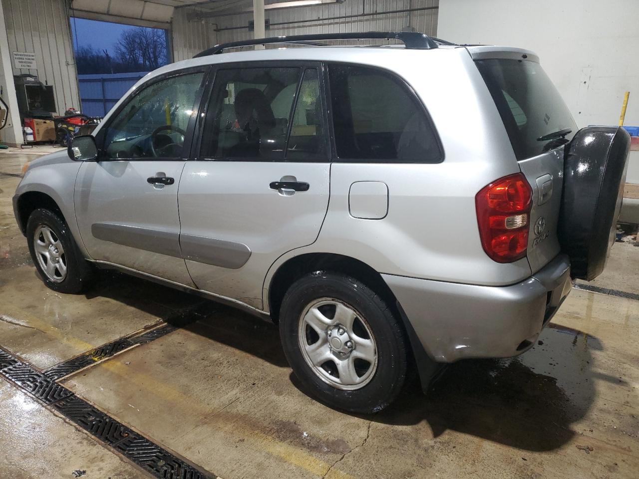 2005 Toyota RAV 4 - Image 2