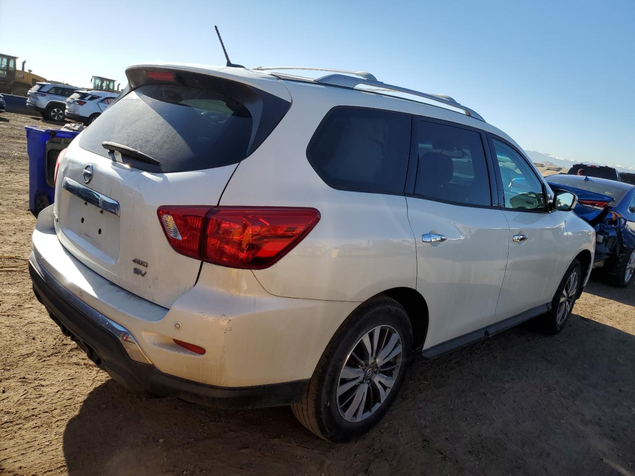 2017 Nissan Pathfinder - Image 3