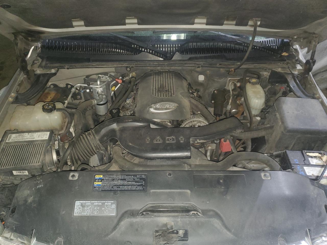 2004 Chevrolet Tahoe - Image 11