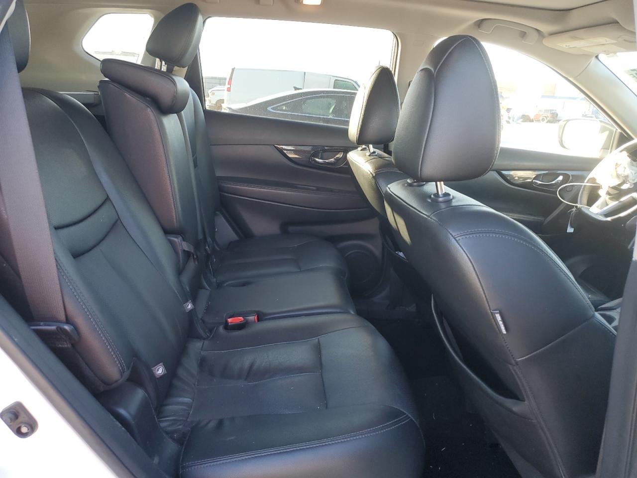 2018 Nissan Rogue - Image 12