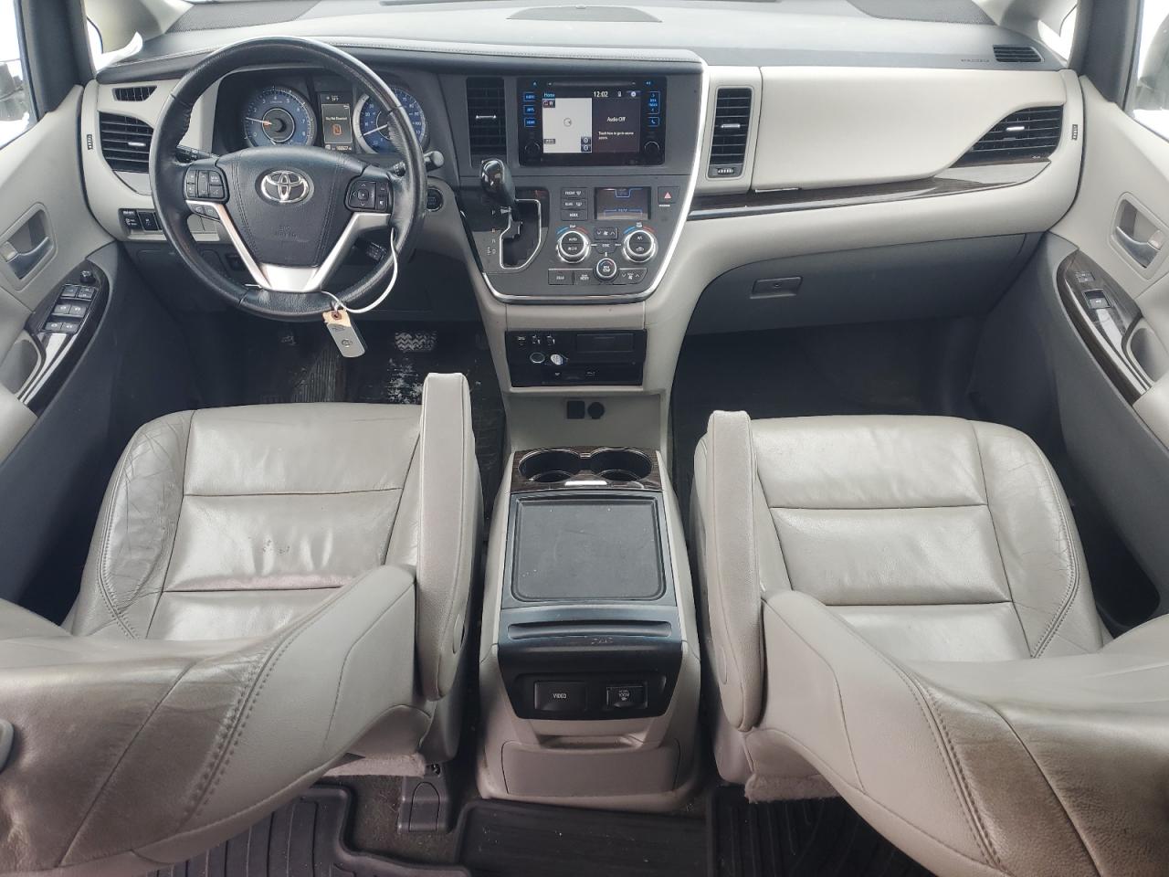 2015 Toyota Sienna - Image 8