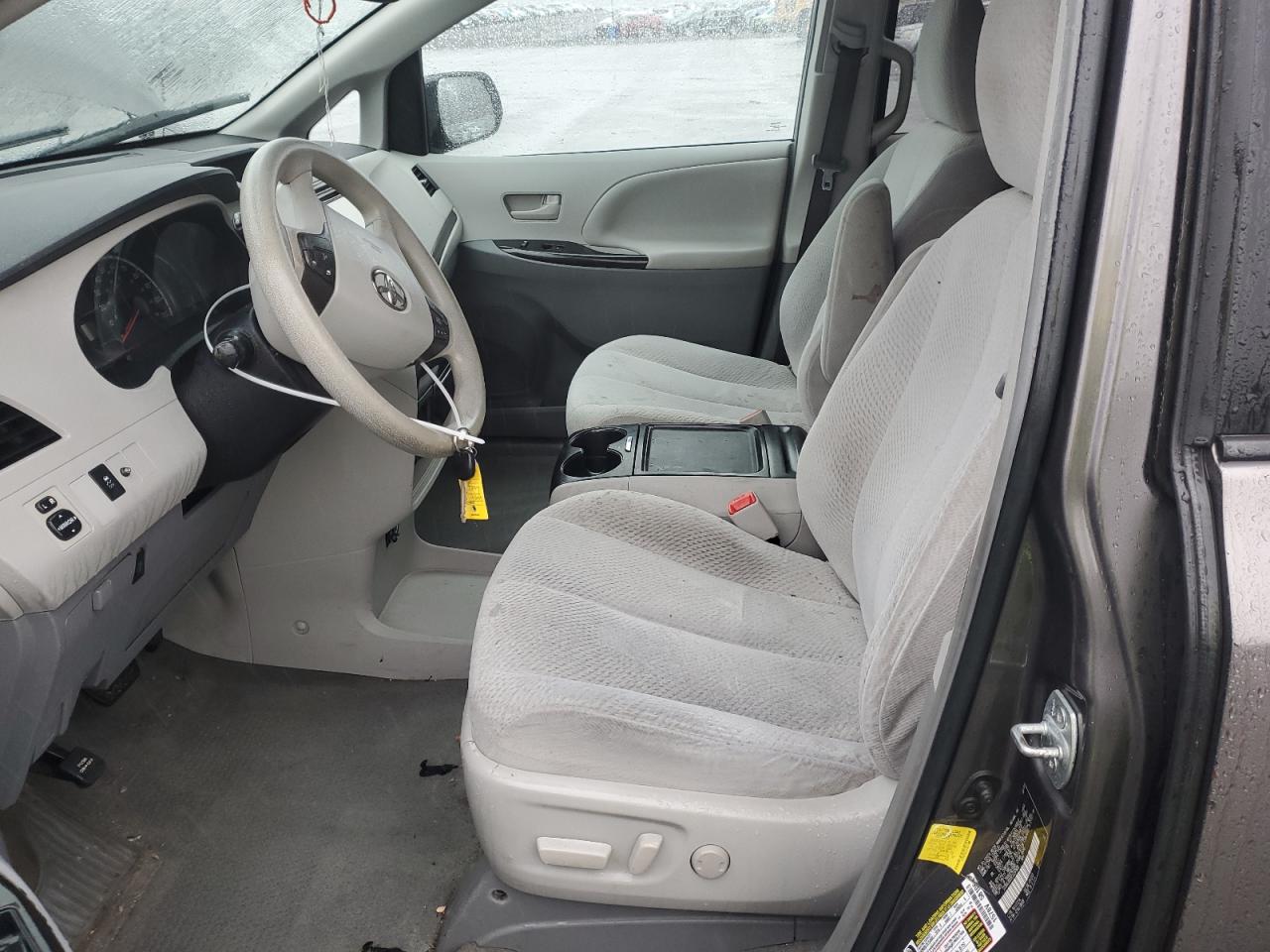 2012 Toyota Sienna - Image 7