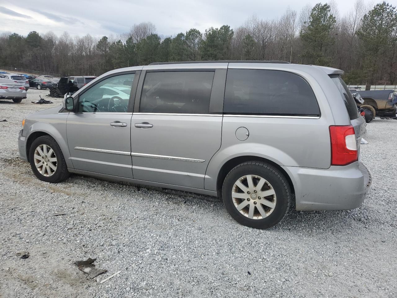 2016 Chrysler Town & Country - Image 2