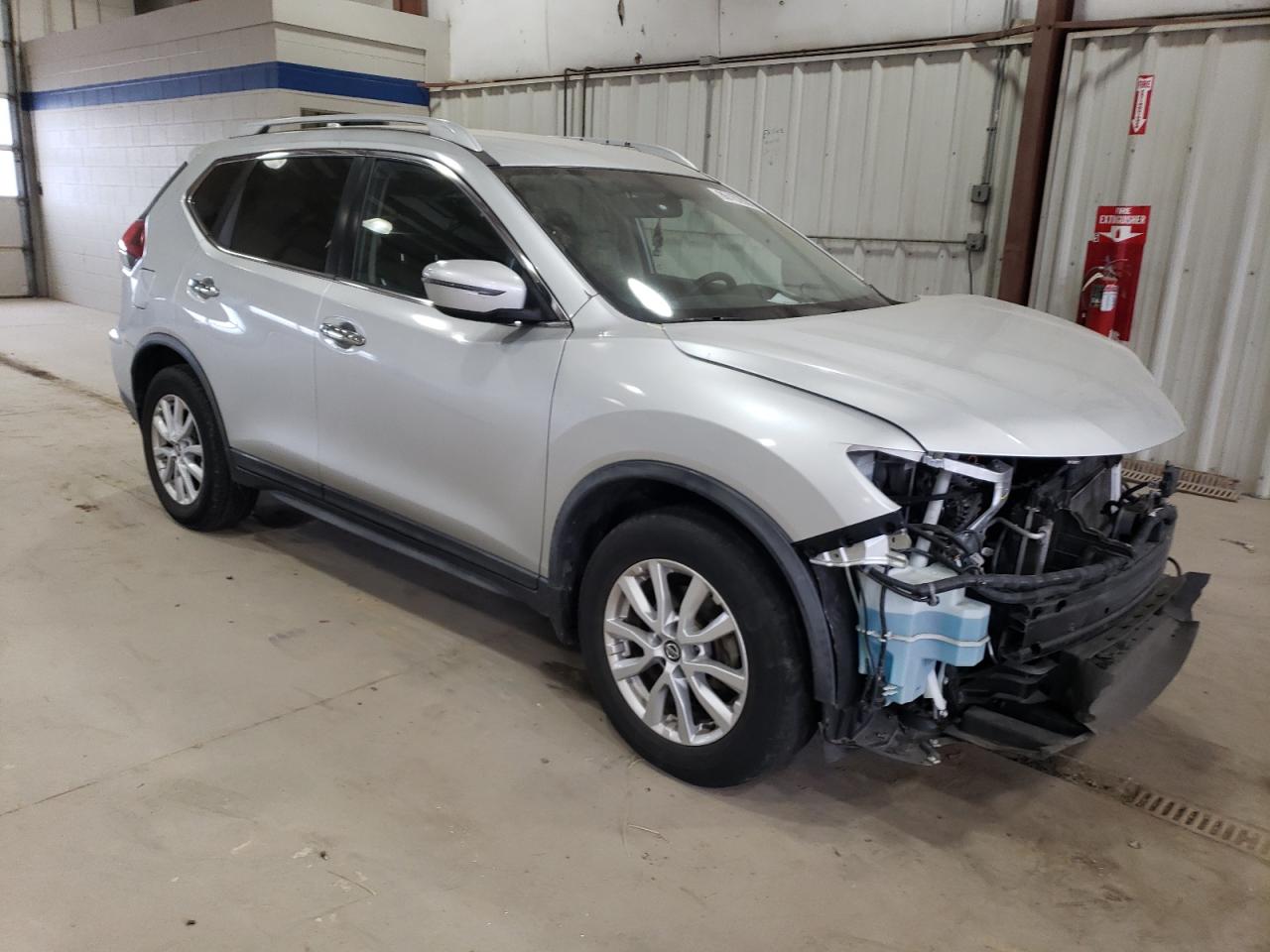 KNMAT2MT3JP614044 Nissan Rogue 2018. Фото: 3