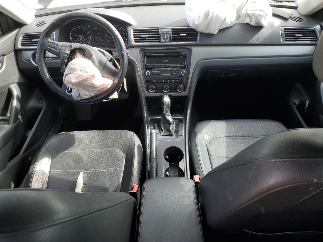 2015 Volkswagen Passat - Image 8