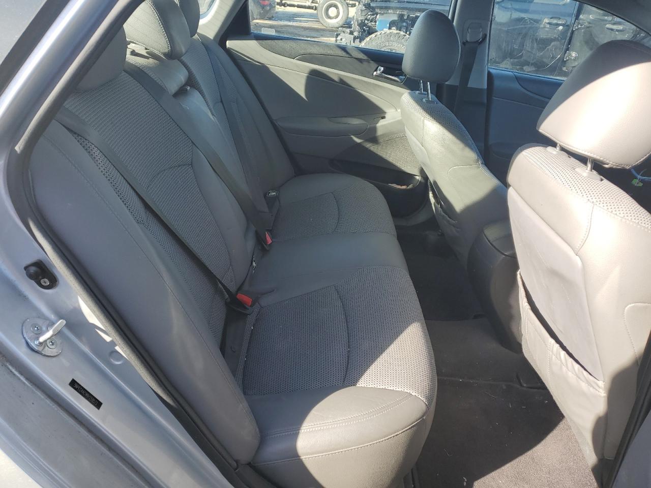 2011 Hyundai Sonata - Image 10