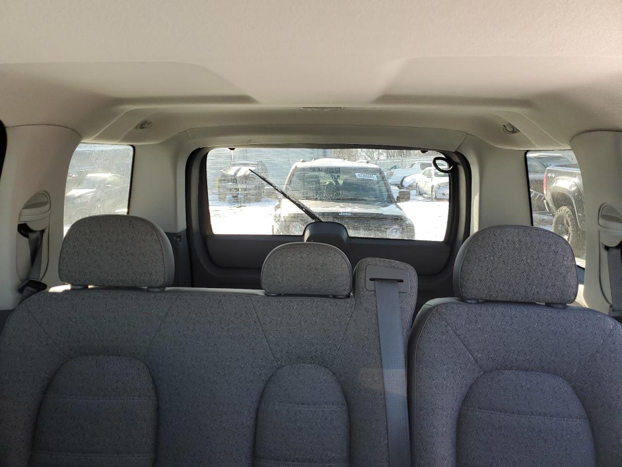 2004 Ford Explorer - Image 10