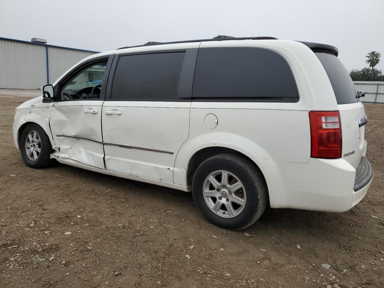 2010 Dodge Caravan - Image 2