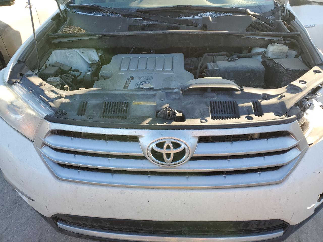 2012 Toyota Highlander - Image 14
