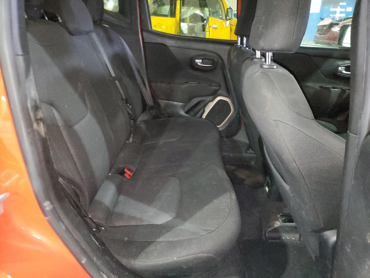 2017 Jeep Renegade - Image 11