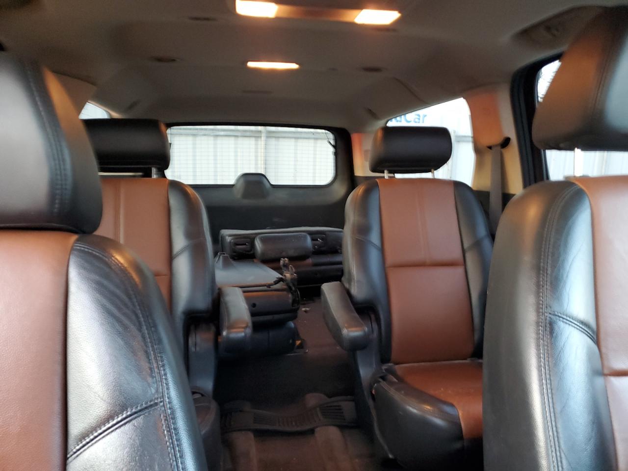 2008 Chevrolet Suburban - Image 10