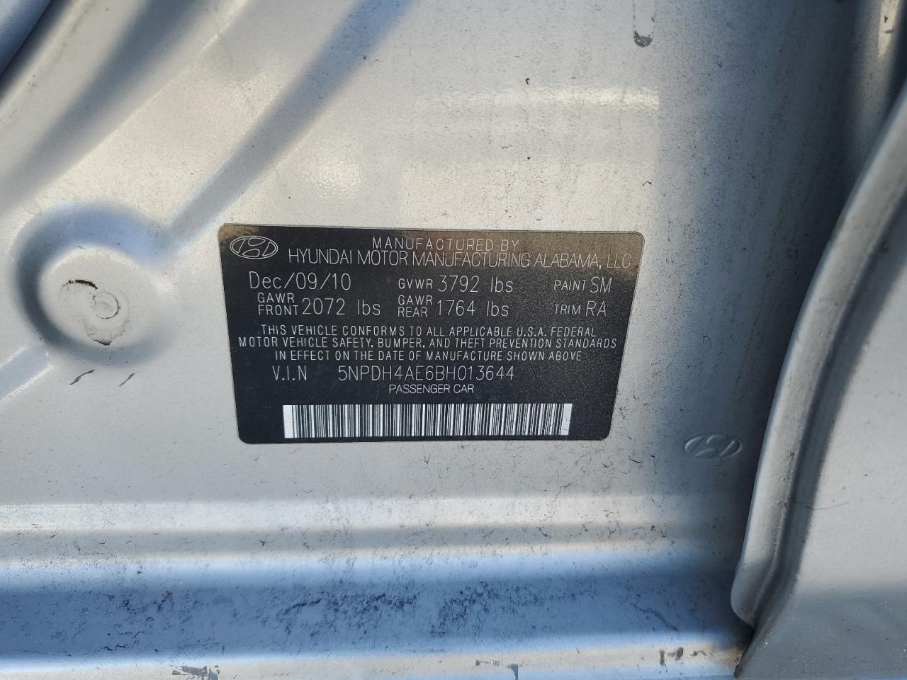 2011 Hyundai Elantra - Image 12