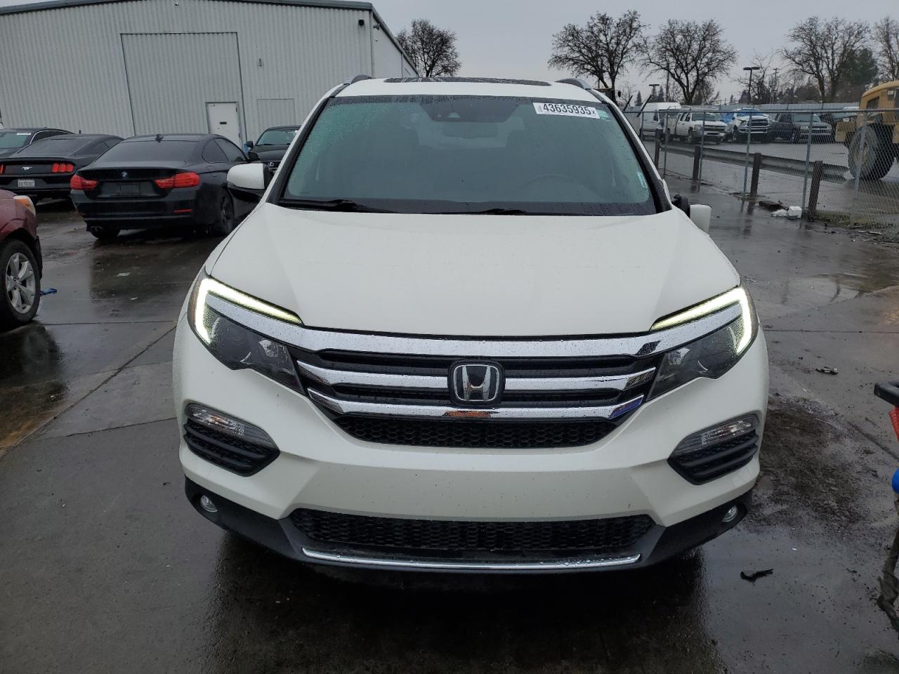 2017 Honda Pilot - Image 5