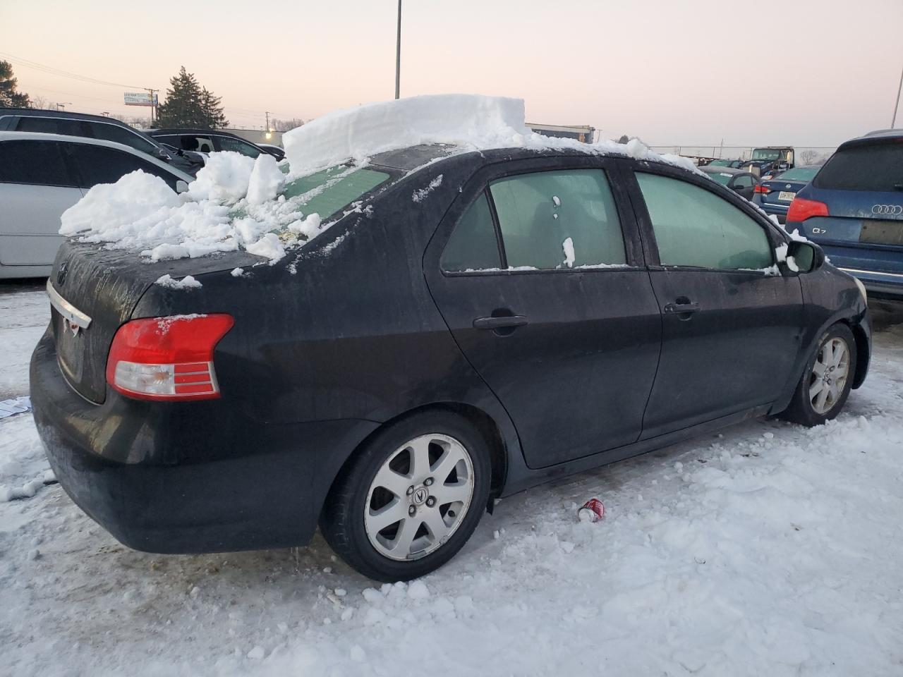 2010 Toyota Yaris - Image 3