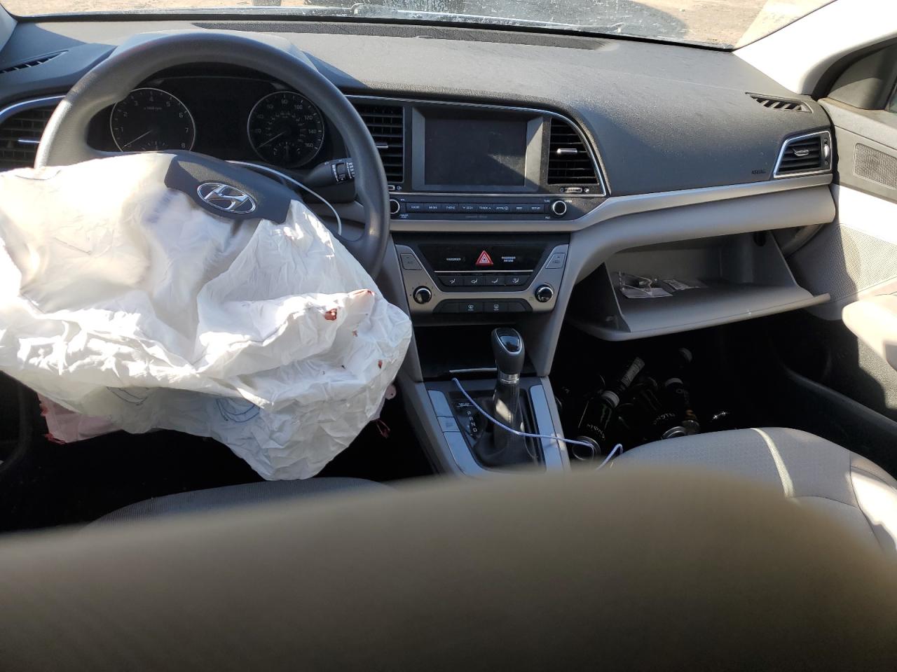 2017 Hyundai Elantra - Image 8