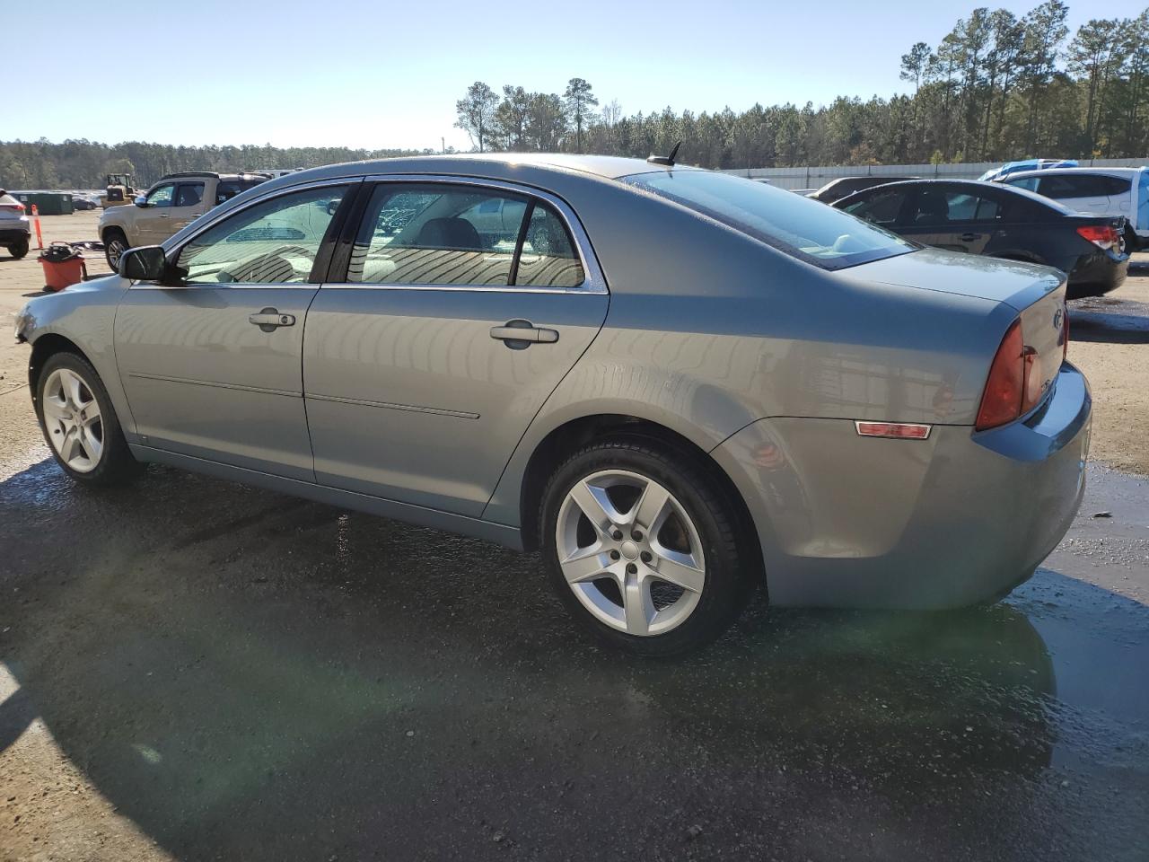 2009 Chevrolet Malibu - Image 2