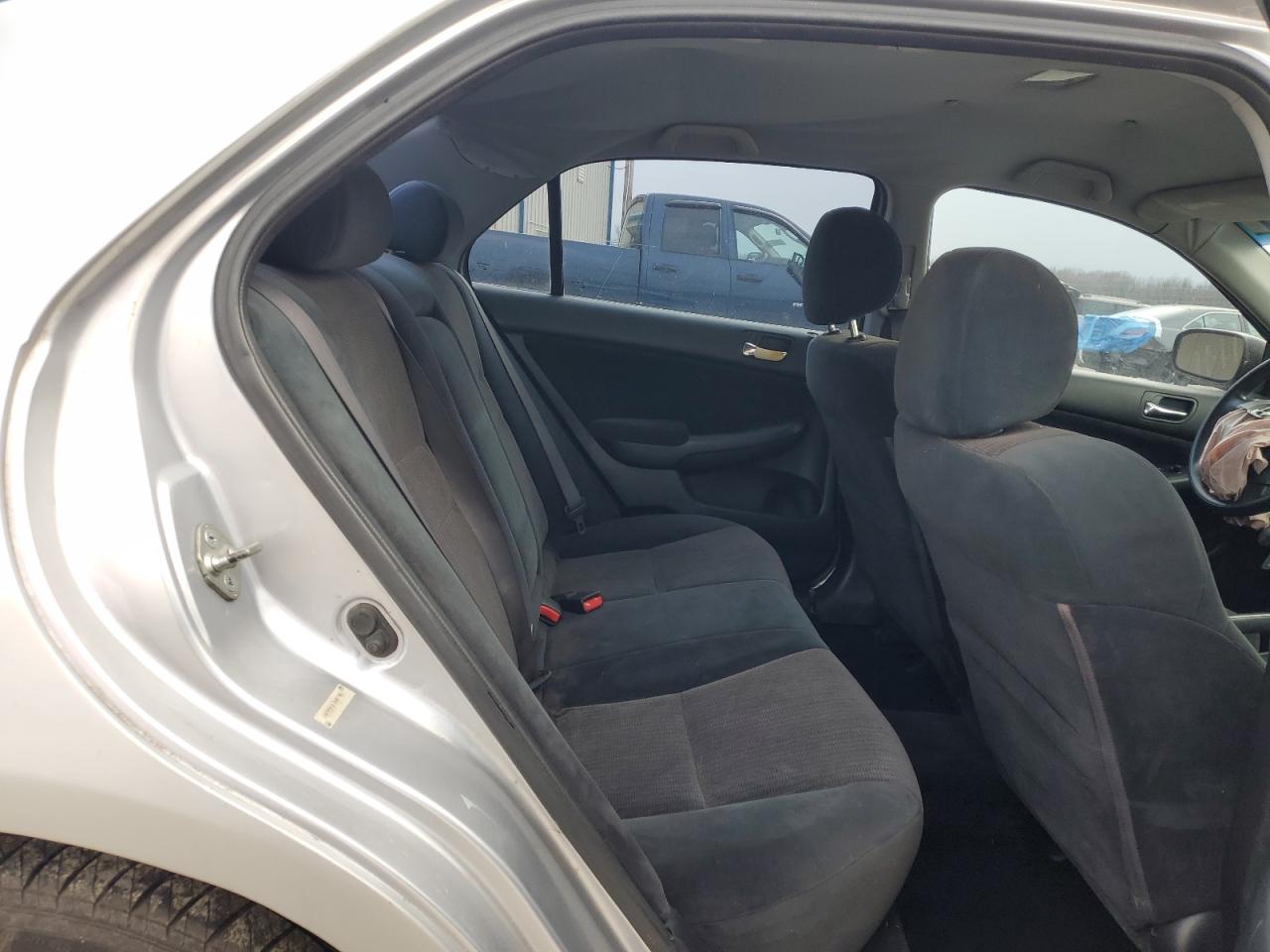 2003 Honda Accord - Image 10