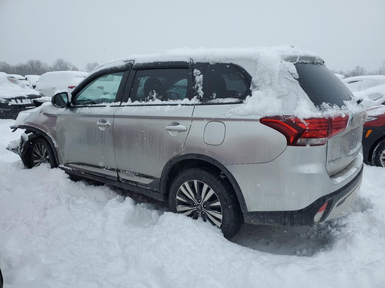 2020 Mitsubishi Outlander - Image 2