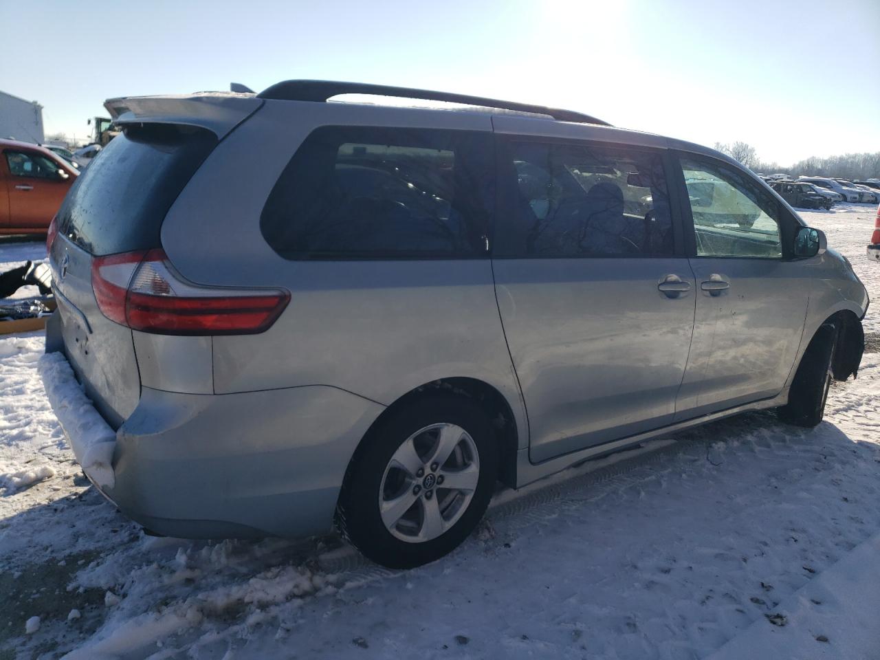 2019 Toyota Sienna - Image 3