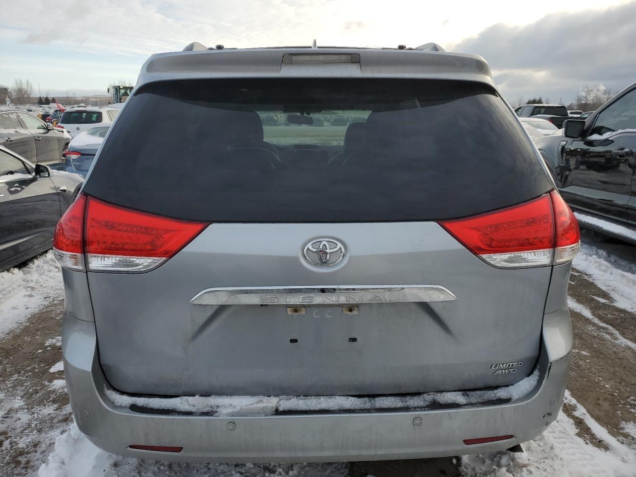 2013 Toyota Sienna - Image 6