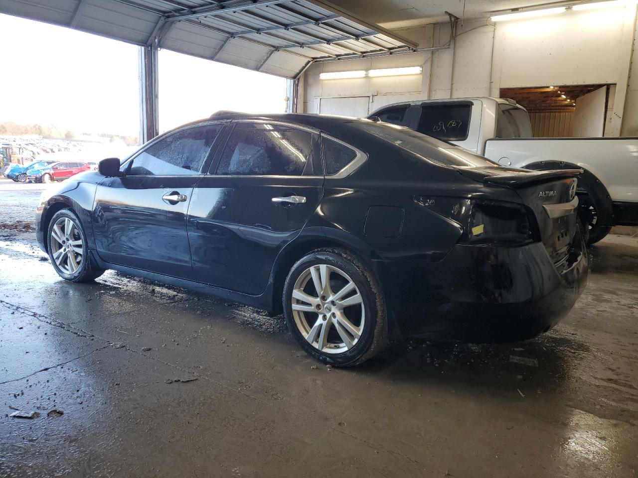 2015 Nissan Altima - Image 2