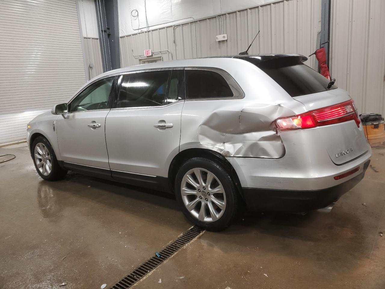 2016 Lincoln MKT - Image 2
