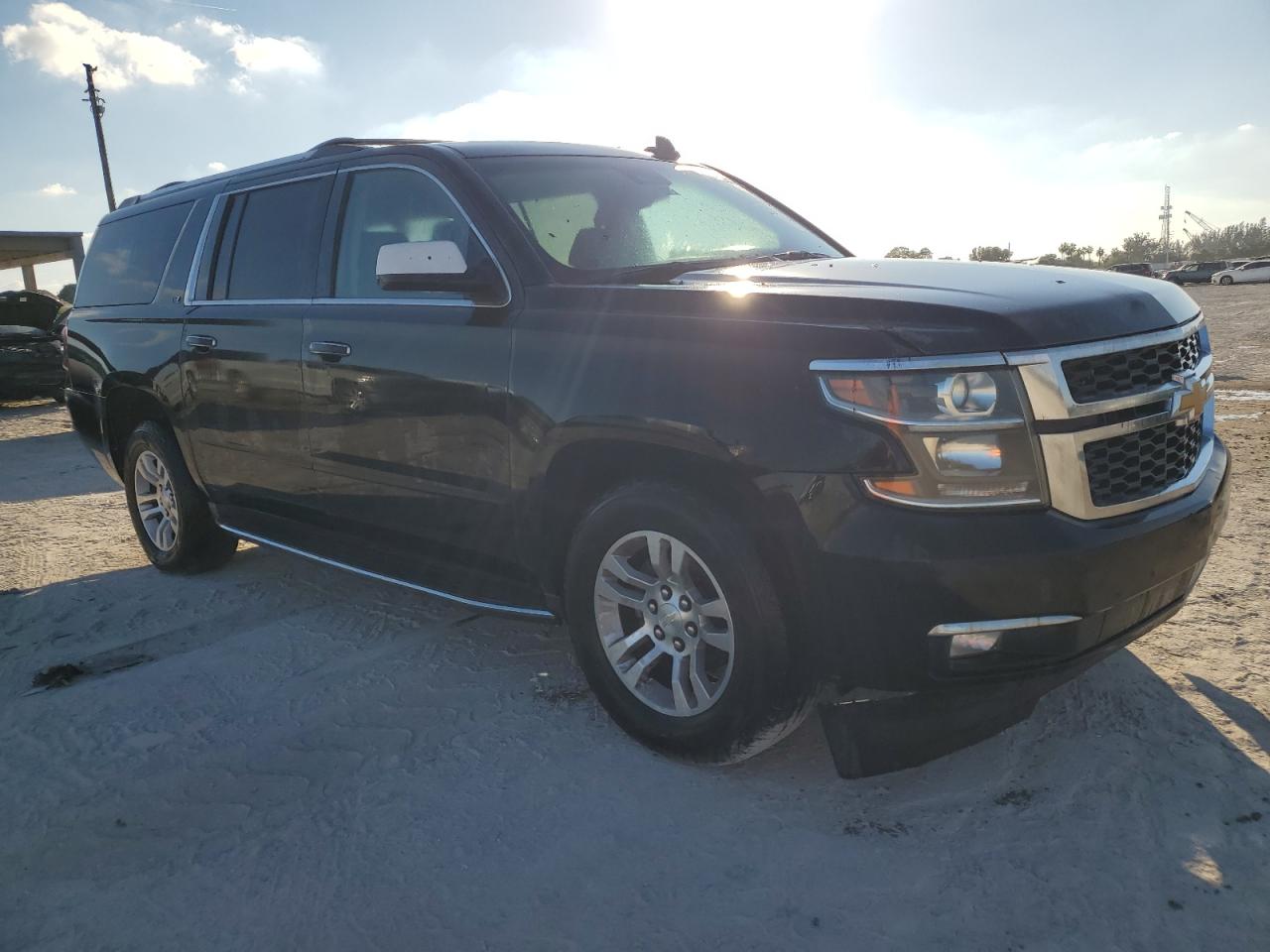 2015 Chevrolet Suburban - Image 4