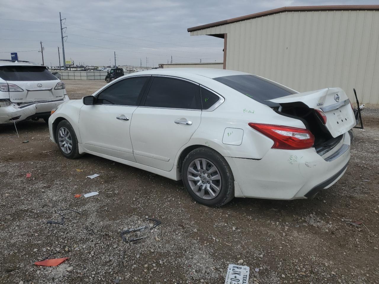 2017 Nissan Altima - Image 2