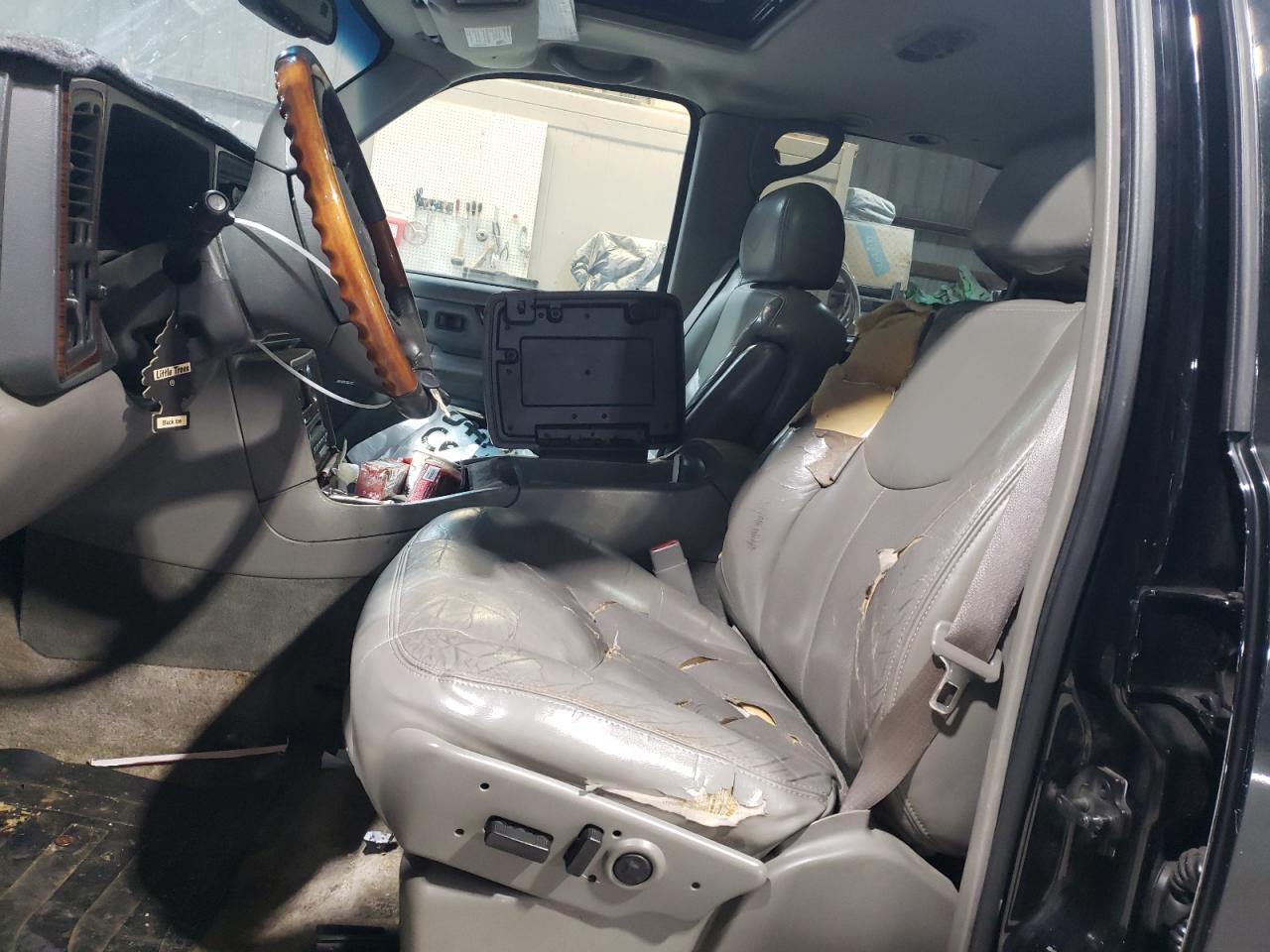 2003 Cadillac Escalade - Image 7